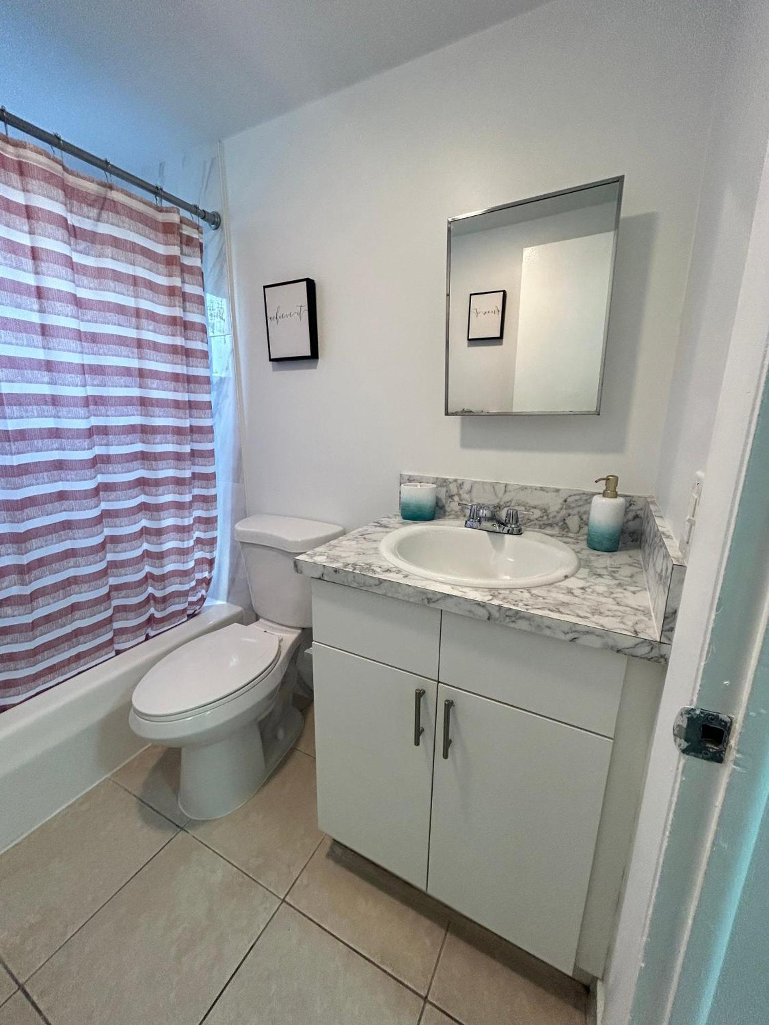 Apartment In Hollywood Close To Shops & Beach 110 Экстерьер фото
